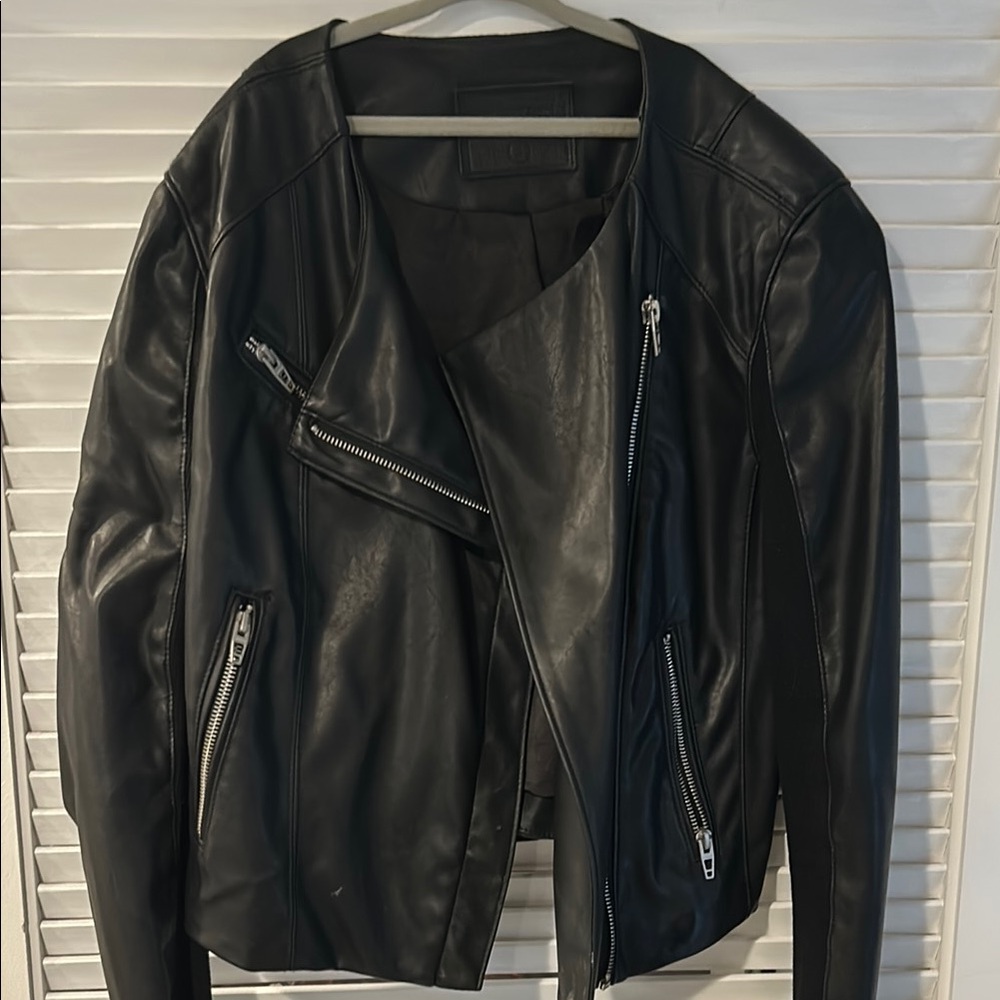 Classic Black Leather Motorcycle Jacket with Asymmetrical Closure